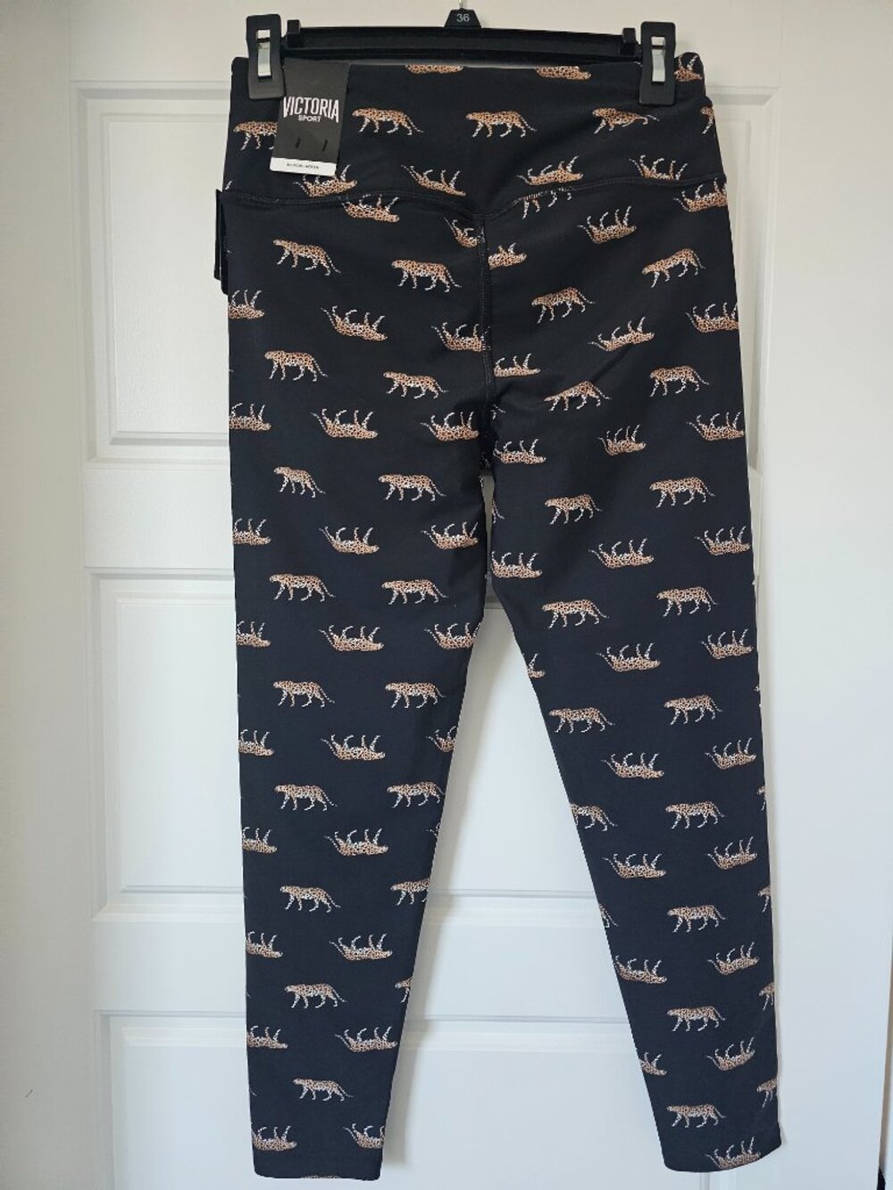 Victoria Secret Sport Womens  Leggings Black with Cheetah print - Picture 2 of 8